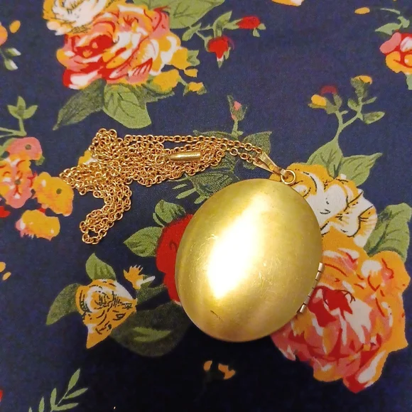 Vintage locket. - Picture 4 of 8